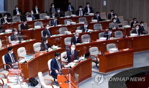 홍남기 "문재인 정부 4년간 특활비 40% 축소"