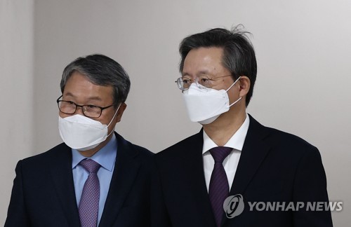 檢 '국정농단 묵인·불법사찰' 우병우에 징역 13년 구형