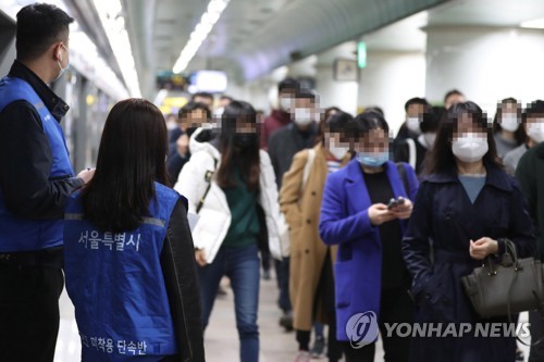 카페·식당 단속 첫날 '아차, 턱스크'…"이제 마스크는 필수"