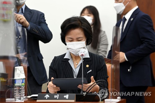 법무부, 압수 휴대폰 비번 법원 명령시만 공개 방안 등 검토