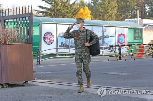 '말년 휴가' 반납 샤이니 최민호 해병대 전역