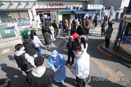 박능후 "일상곳곳서 감염 확산, 또다시 위기"…방역 동참 호소