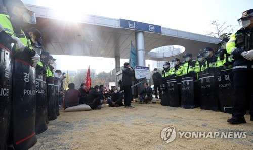 농민집회 연행 입장대립…"법 집행 정당" vs "경찰력 남용"