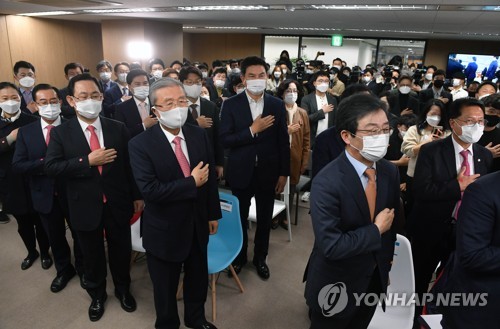 유승민, '경제대통령'  걸고 복귀…김종인 "성취 기원"(종합)