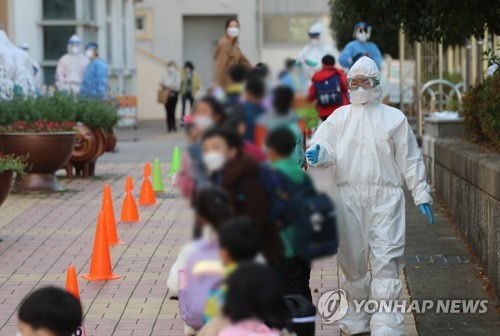 [2보] 코로나19 어제 230명 신규확진, 나흘째 200명대…지역발생 202명