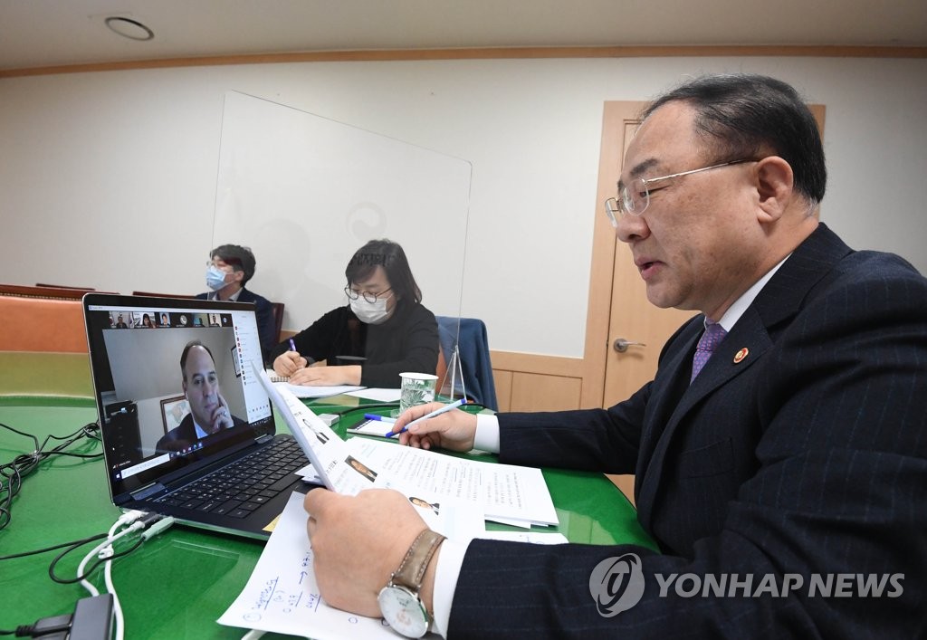 홍남기 "경기회복 흐름 이어가는 중"