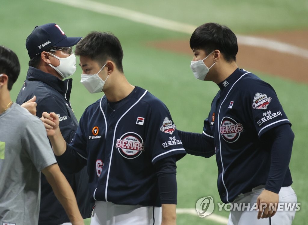 김태형 두산 감독 "마무리 이영하 일단 믿고 갈 것"