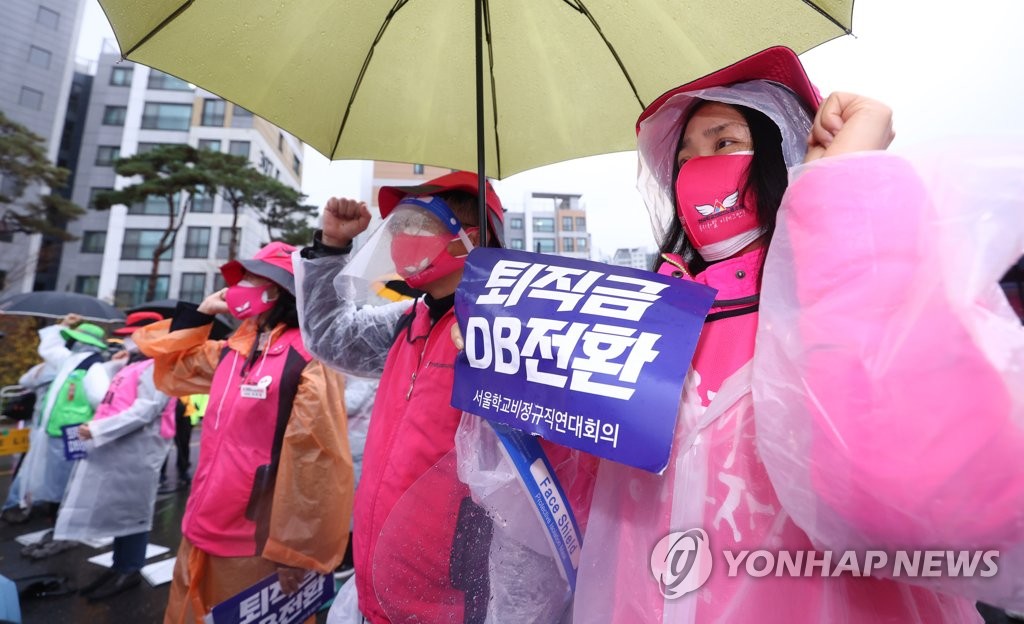 급식·돌봄 파업에 점심시간 빵·떡…"또 아이들 볼모"