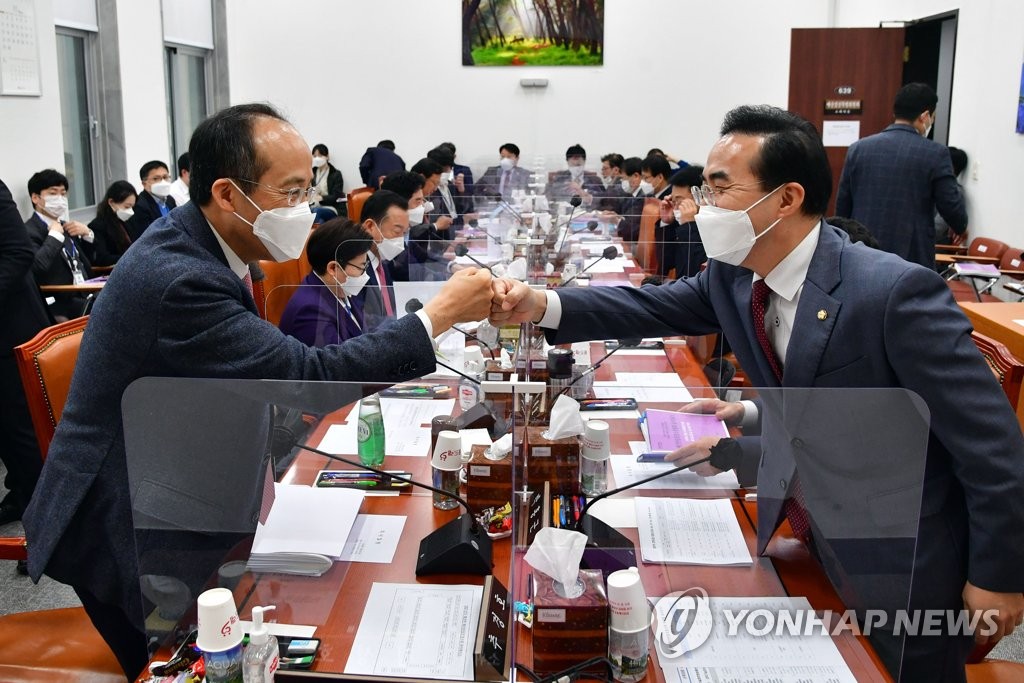 예산국회 막바지…'3차 재난지원금' 쟁점으로