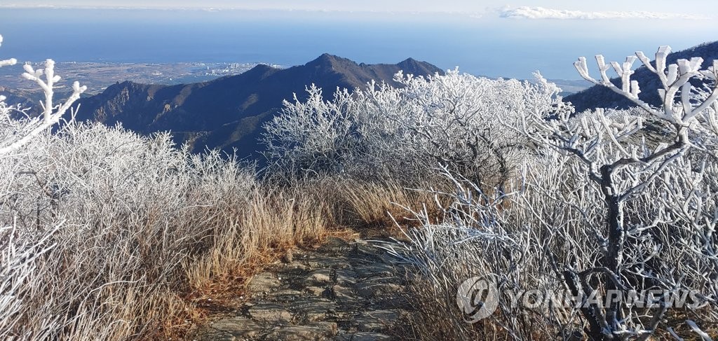 설악산 영하 8.6도…강원 아침 출근길 기온 뚝