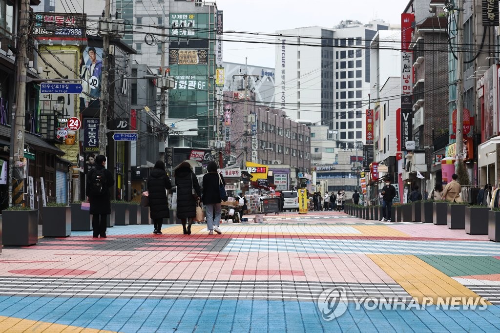 2단계 격상 앞둔 서울 번화가 한산…자영업자들 울상(종합)