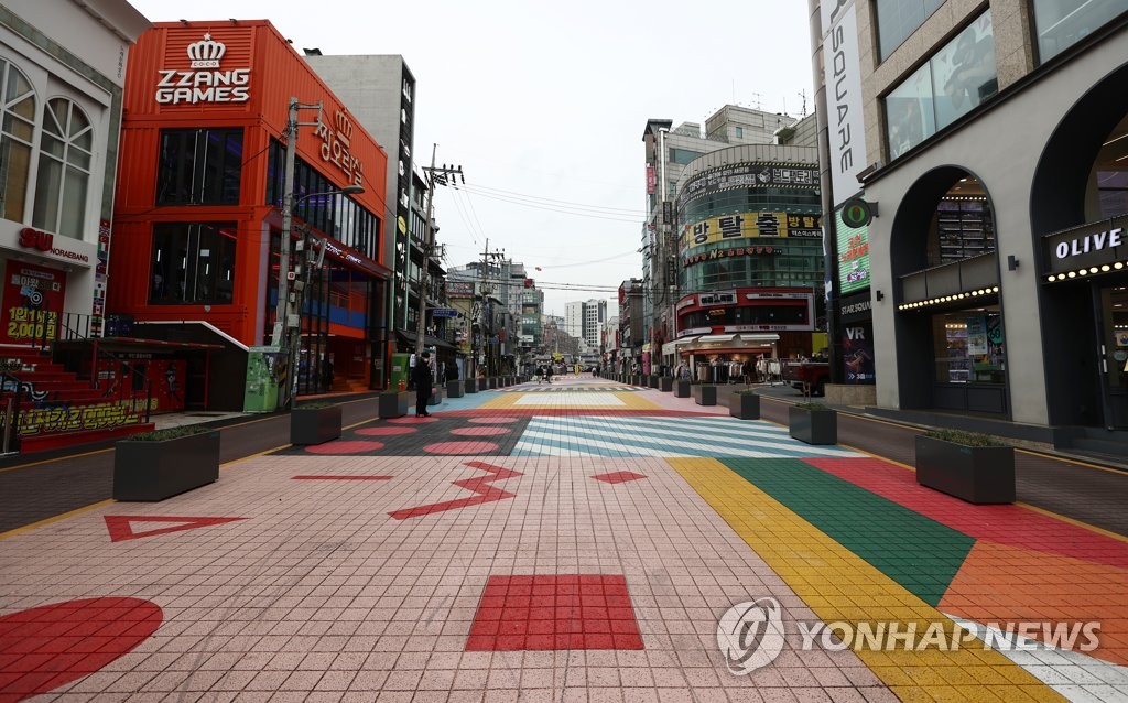 2단계 격상 앞둔 서울 번화가 한산…자영업자들 울상(종합)