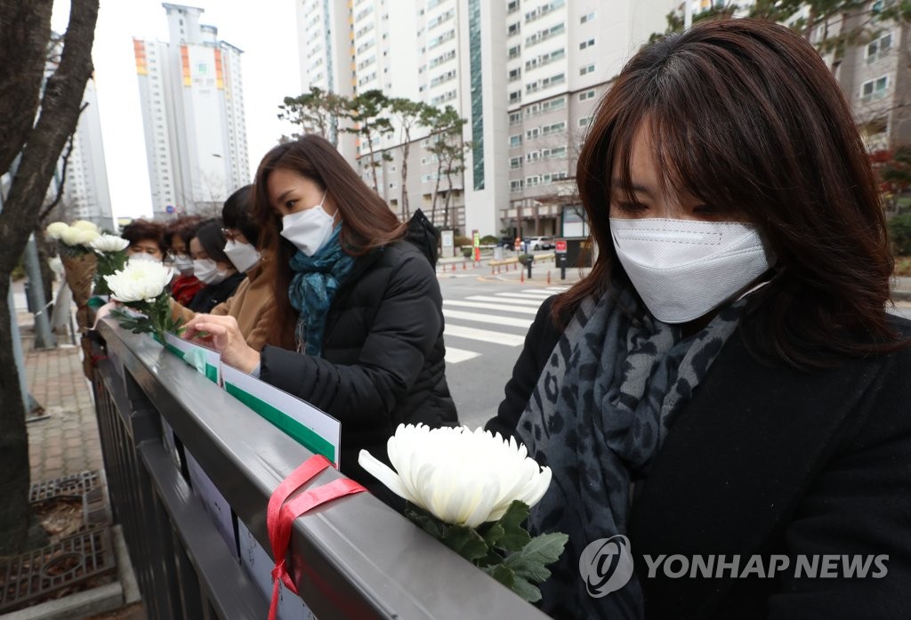 "못 지켜서 미안해"…스쿨존 안전 당부에도 차량 여전히 '쌩쌩'