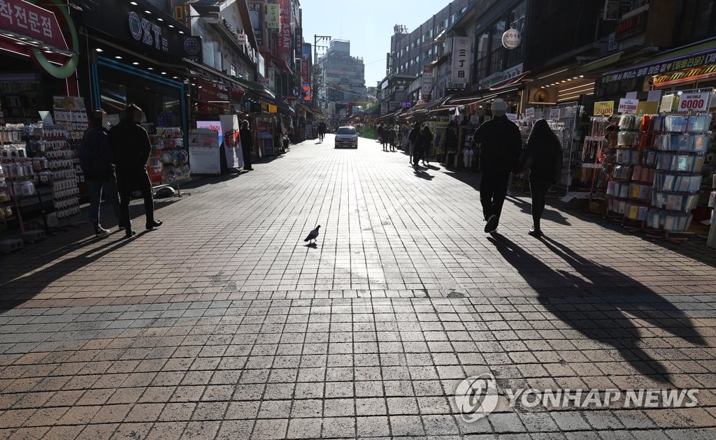 오늘부터 수도권 카페 테이크아웃만…클럽 문닫고 식당 영업제한