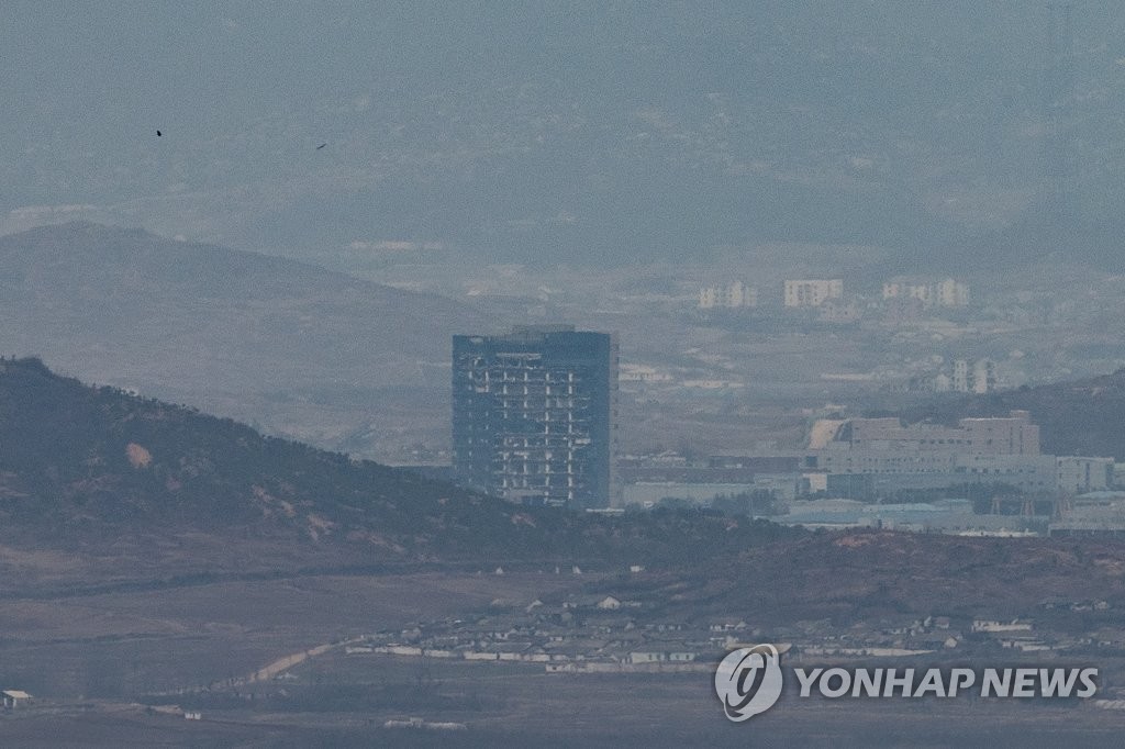 "개성공단 곳곳에서 활발한 움직임 포착…인력·차량 이동"(종합)