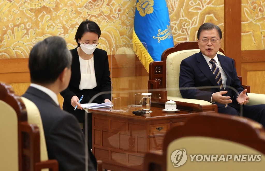 [1보] 문대통령 "중국과 함께 완전한 비핵화 노력 멈추지 않을 것"