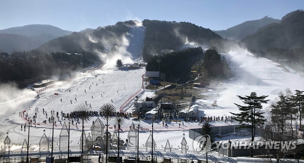 초겨울 추위 속 코로나19 확산에 꽁꽁 얼어붙은 주말