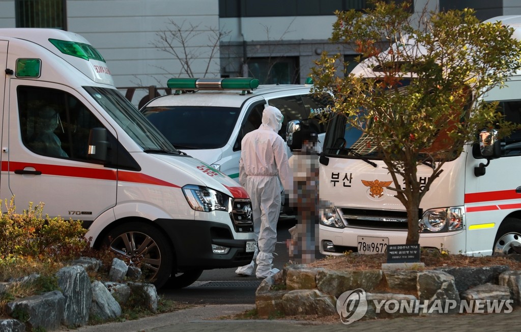 연일 400∼500명대 확진에 중환자 병상 갈수록 포화…우려 고조