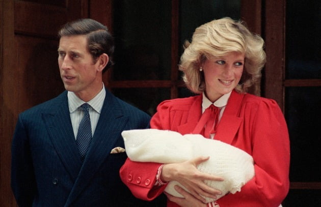 1961년생인 다이애나비는 1981년 영국 찰스 왕세자와 결혼했으나 순탄치 않은 가정 생활 끝에 1996년 이혼했다. 사진=AP