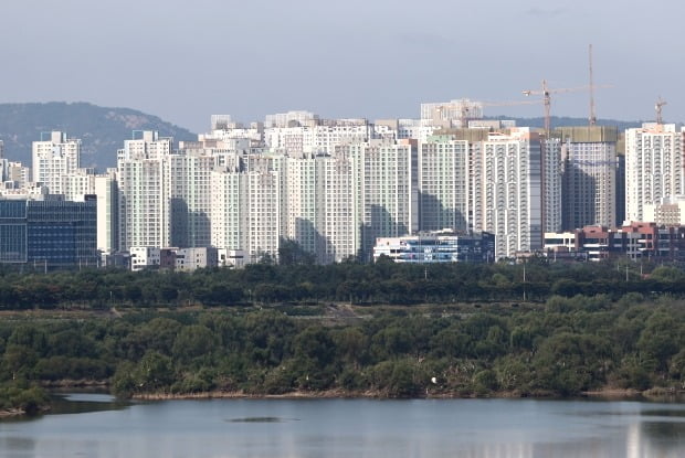 경기 남양주시에서 바라본 하남 아파트 단지 일대 모습. /연합뉴스