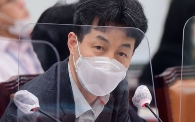 윤건영 "원전 폐쇄 수사, 민주주의 도전"…김근식 "켕기는 모양"