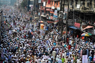 방글라데시 수도 한복판서 마크롱 대통령 인형 불태운 이유
