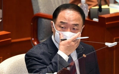 홍남기 "국회서 사의 표명, 사과할 일 아니다"