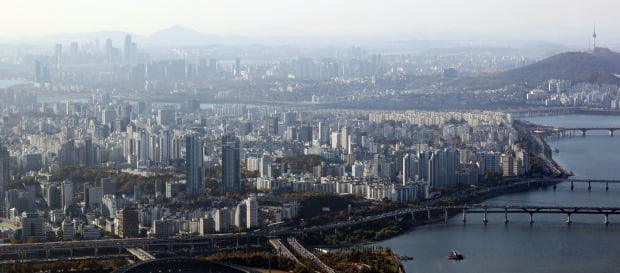  송파구 서울스카이에서 바라본 강남구 일대 아파트 모습. / 사진=연합뉴스