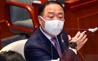 집권 4년차에 또…'부동산 박근혜 탓' 쏟아낸 장관들