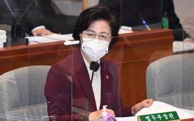 변호사도 비판하는 '비번공개법'…"秋, 인권침해 사과 촉구"