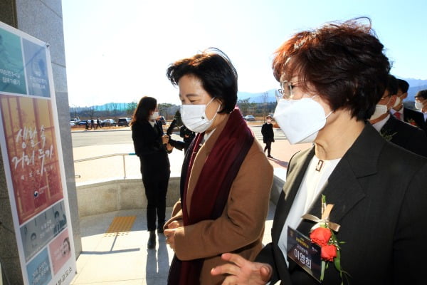 직원 성금으로 생색낸 추미애…조수진 "타 부처는 그런 경우 없어"