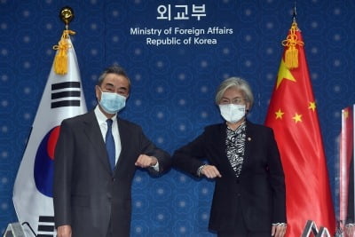 中 왕이, 한국에 경고?… "양국 '민감한 문제' 잘 처리해야"