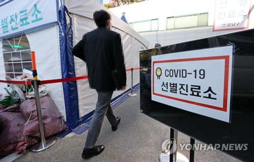 학교·직장·가족·사우나…일상 곳곳서 산발적 집단감염 잇따라