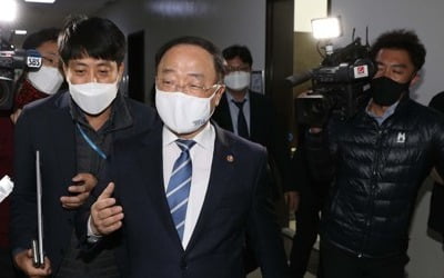 홍남기 '세입자 퇴거위로금' 논란에 "개인생활…답변 않겠다"