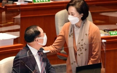 유은혜 "돌봄전담사 내일 파업 불가피…대화 해결 촉구 중"