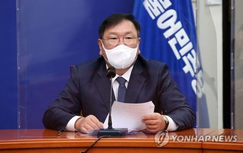 김태년 "국토부 2차관 들어오라 해"…가덕신공항 당정갈등설