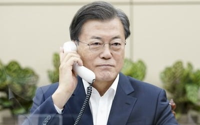 한영 정상통화…'탄소중립' 문대통령 "기후변화 대응 협력 기대"