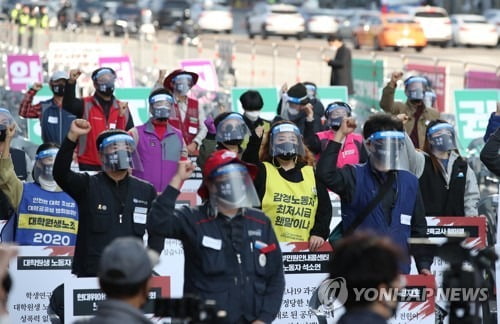 민주노총 집회…與 "국민일상 위협" 野 "보수집회에만 차벽"