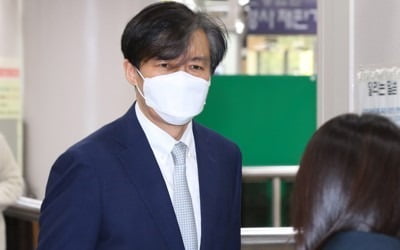 조국 "한국 언론, 대상에 따라 광견·애완견처럼 취재"