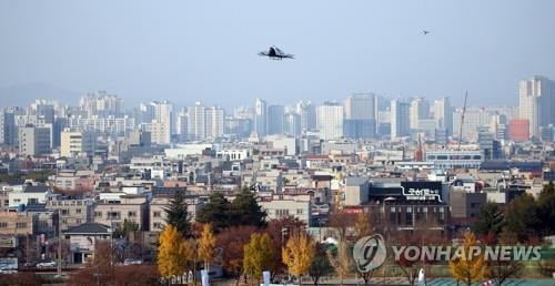 "꼭 타보고 싶다"…도심 상공 드론택시 비행에 쏟아진 박수