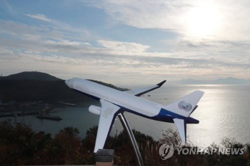 정의 "가덕도 신공항·광화문 확장, 전형적인 선거용"