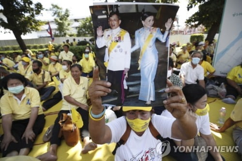 태국 의회, 군부 제정 헌법 개정 논의…의사당 앞에선 찬반시위