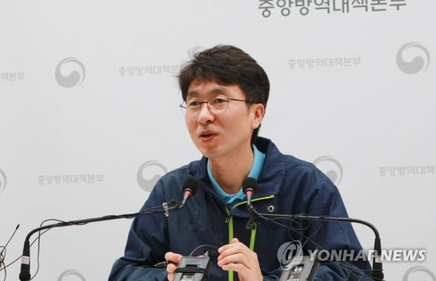 소규모 집단감염 일평균 약 10건 발생…"변곡점될 수 있는 시기"