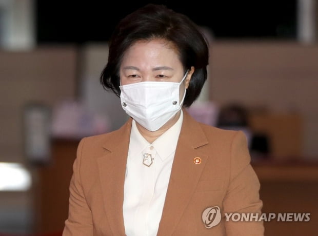 [팩트체크] '우리는 민주당 동지' 추미애 SNS글, 법에 저촉?