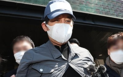 김봉현 "검찰, 부당하게 미결구금…더 말하지 말라는 것"