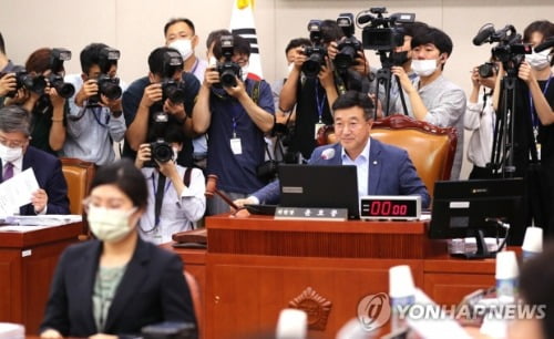 법사위원장 "단호하게 공수처법 개정 착수…의결구조 개선"