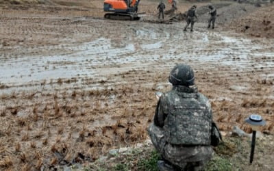 민가 40m앞 논에서 폭발한 오발탄…"불안해서 못살겠다"