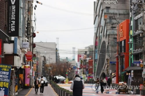 2단계 검토 속 서울 번화가 썰렁…깊어지는 자영업자 한숨