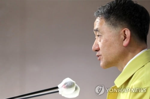 박능후 "3차 유행 본격화, 1-2차보다 위험…대단히 엄중한 상황"