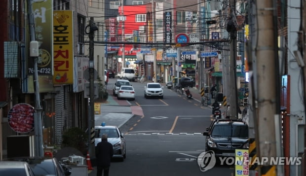 오늘도 500명 안팎 나오나…코로나19 연일 확산 '비상'